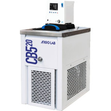 Baño termostático y de circulación CB 5-10. Rango de trabajo -10...100 °C, equipado con sonda de temperatura PT100, juego de 2 tubos de 2 metros con aislante y abrazaderas metálicas.
